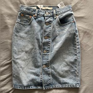 Levi’s Denim Button-Down Mom Skirt